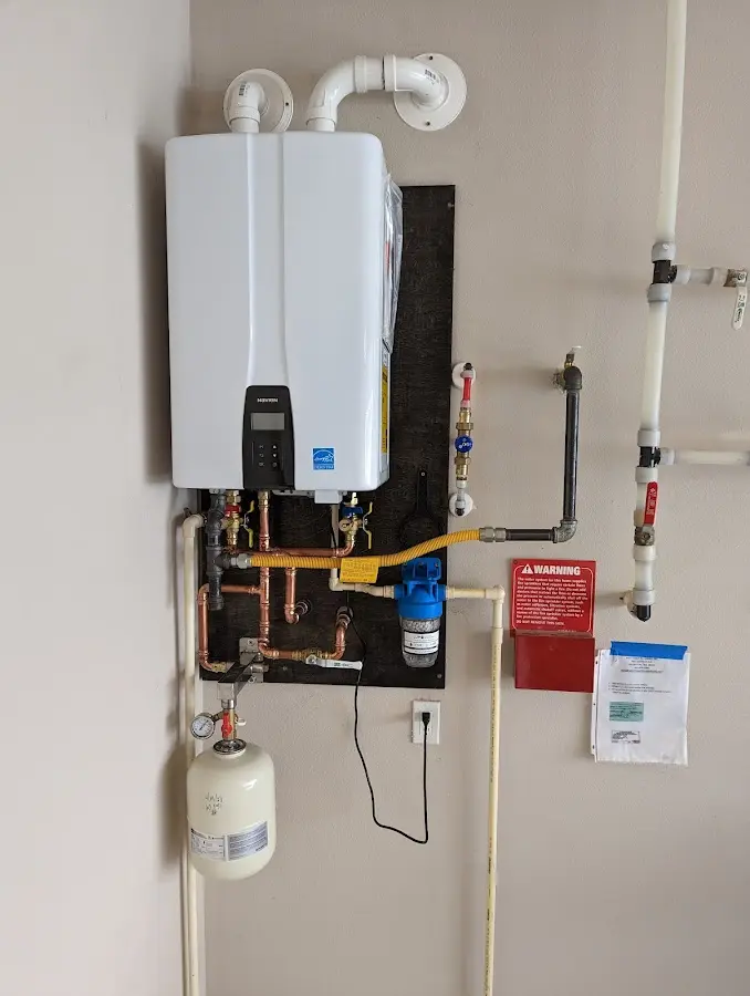 Professional plumber installing copper piping in a East Ridge home